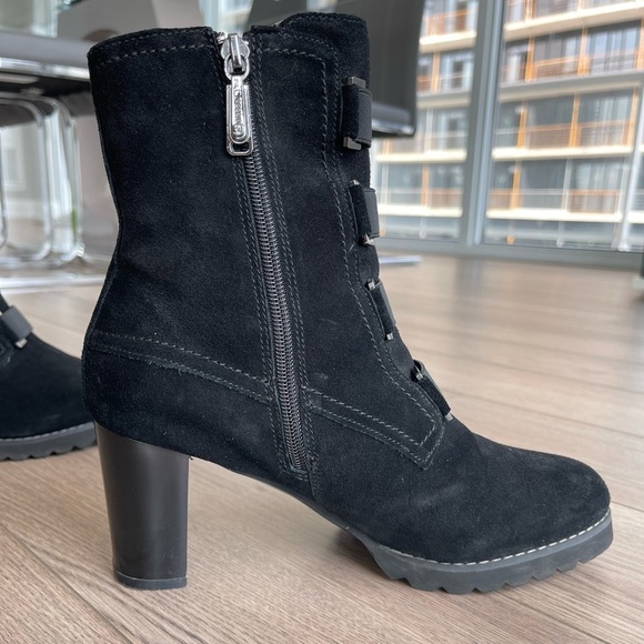 BLONDO - Reilly Waterproof Black Suede Boots - Picture 7 of 11